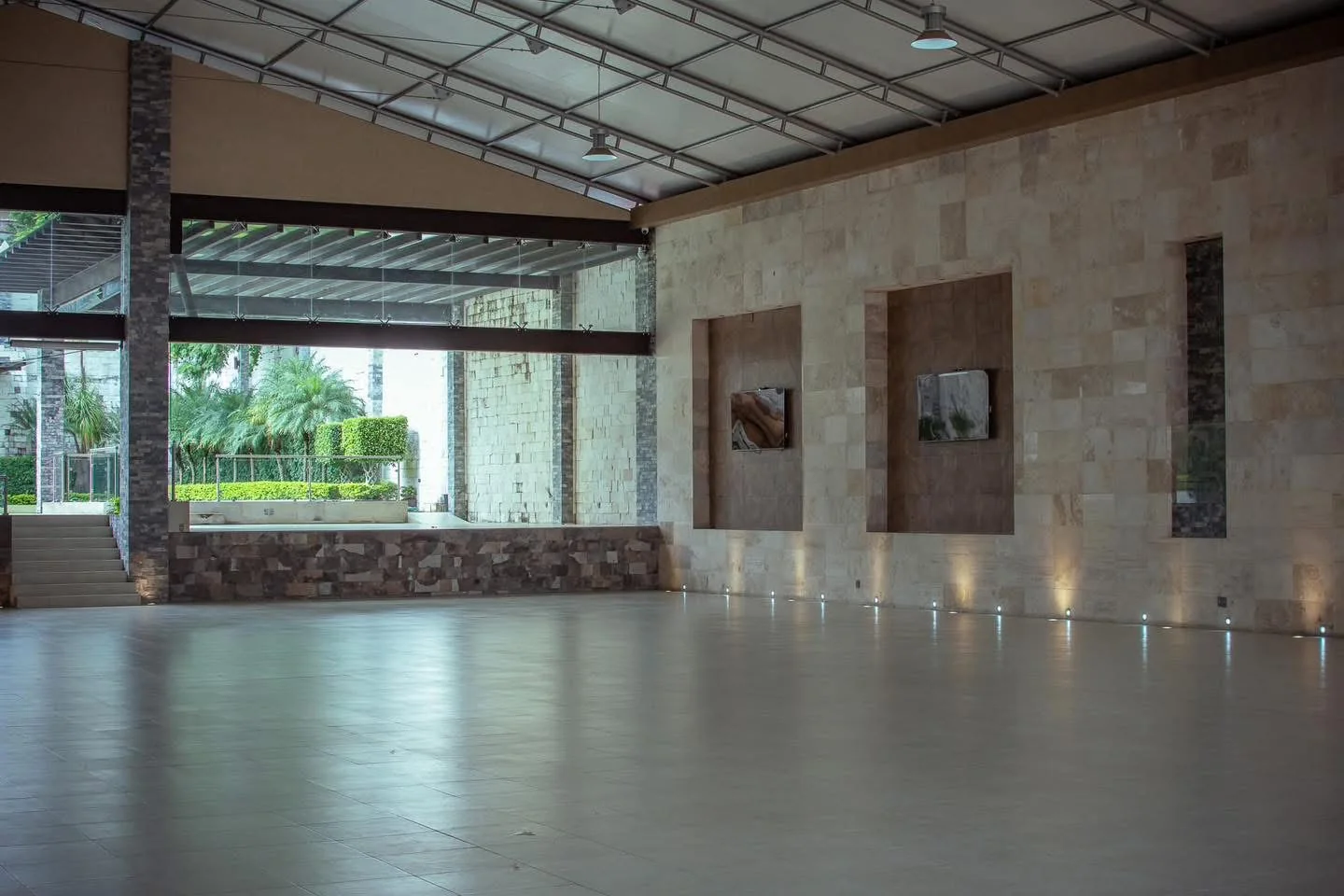 Salón interior amplio de La Cantera